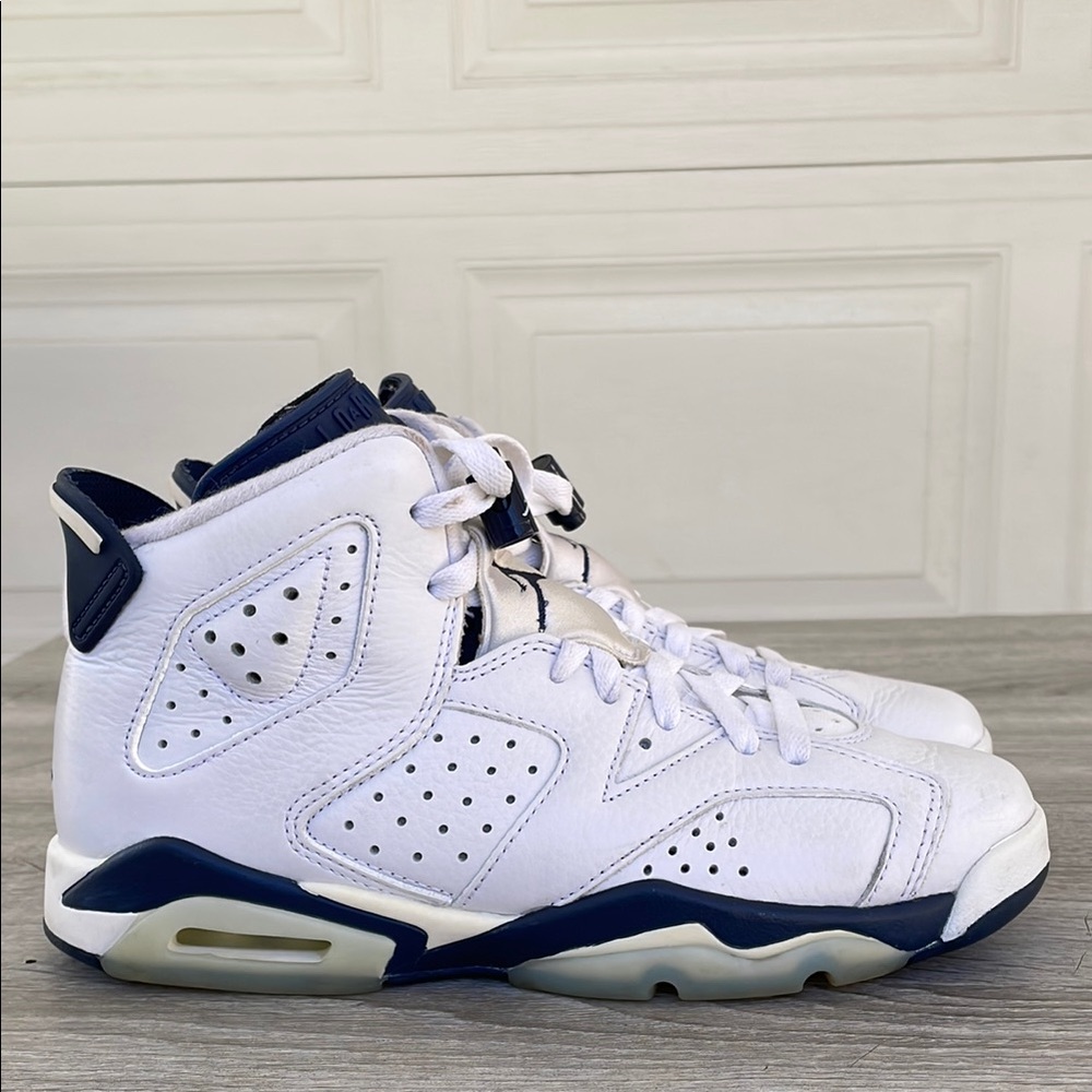 Air Jordan 6 Retro Shoes Size 6Y